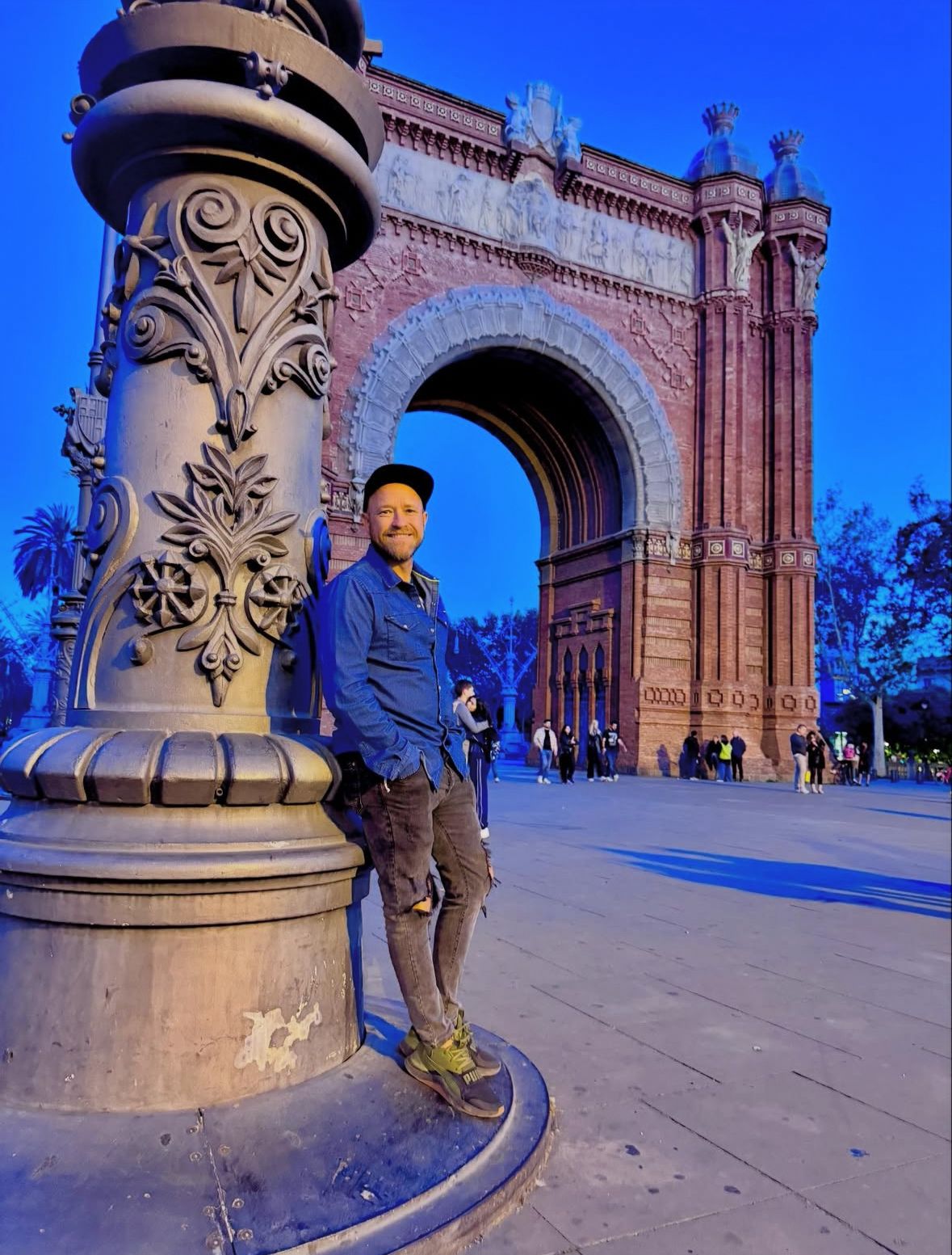 Omar viajando por Europa